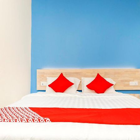 Oyo 778 Bmw 2 Hotel Муар Екстериор снимка