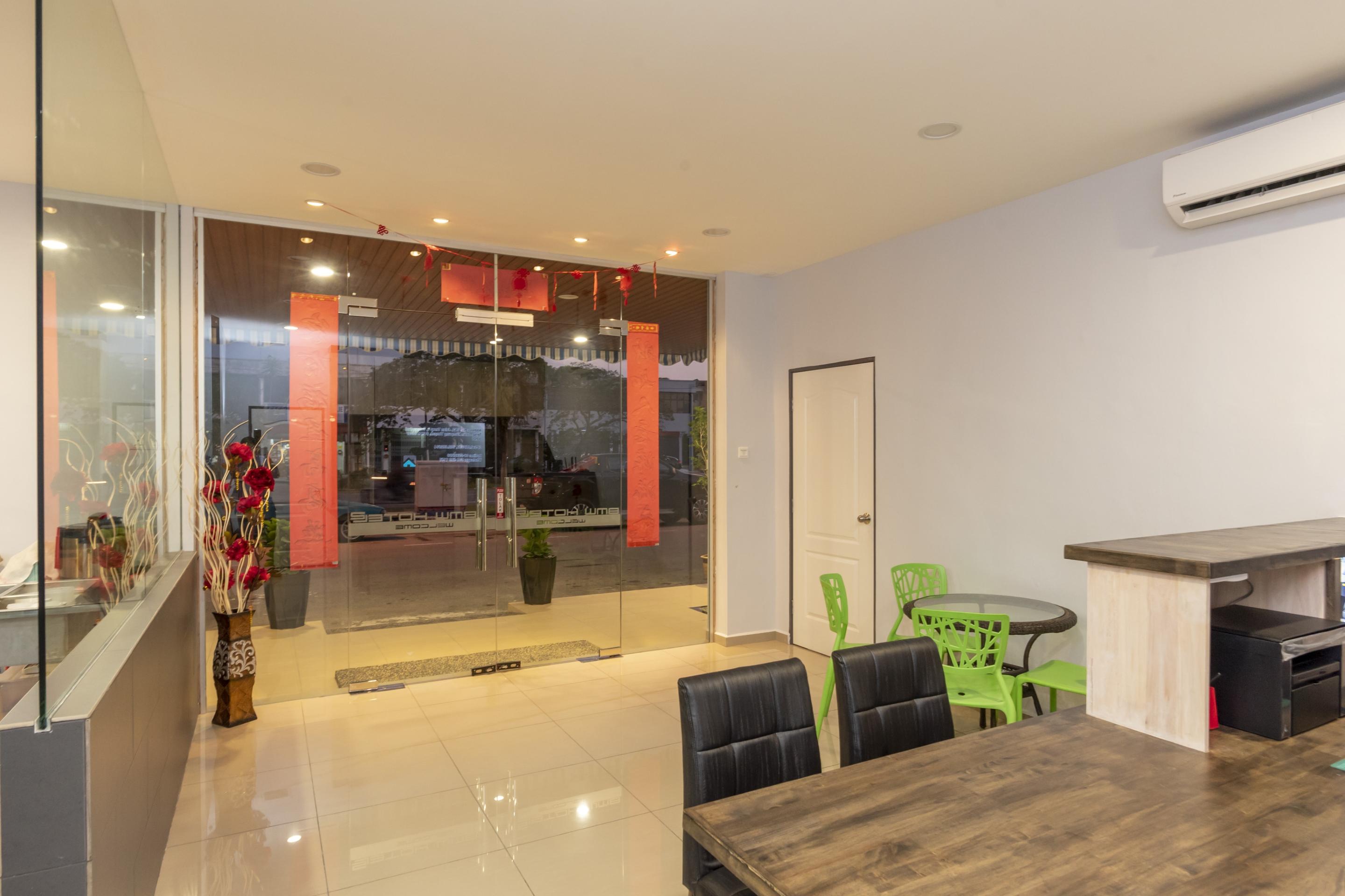 Oyo 778 Bmw 2 Hotel Муар Екстериор снимка
