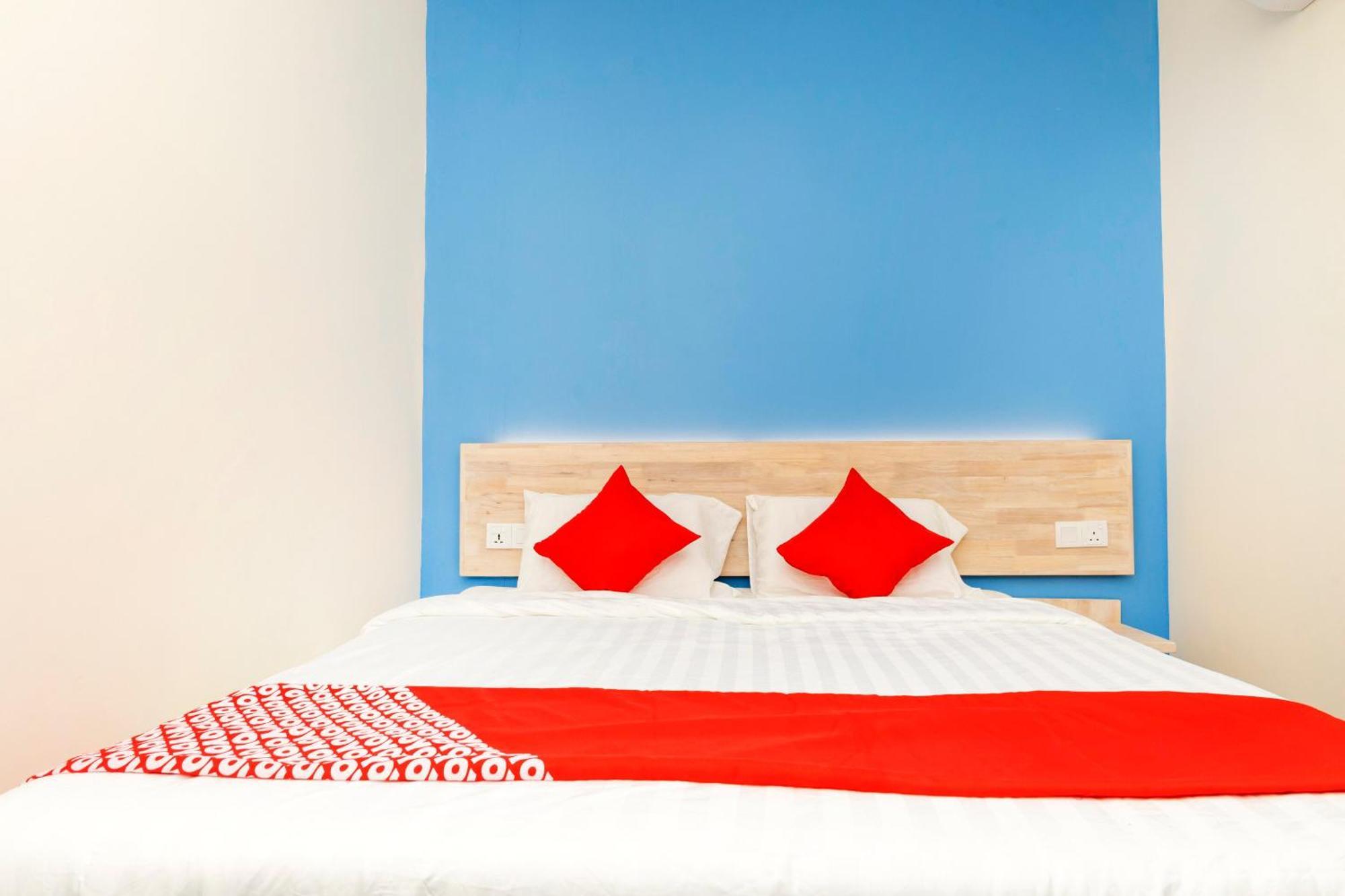 Oyo 778 Bmw 2 Hotel Муар Екстериор снимка