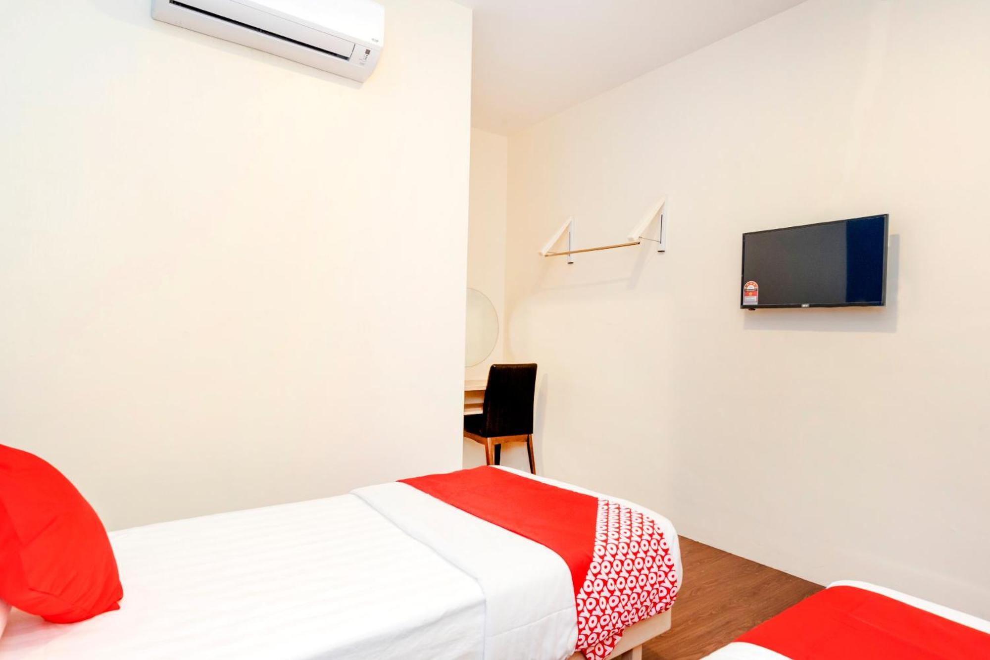 Oyo 778 Bmw 2 Hotel Муар Екстериор снимка